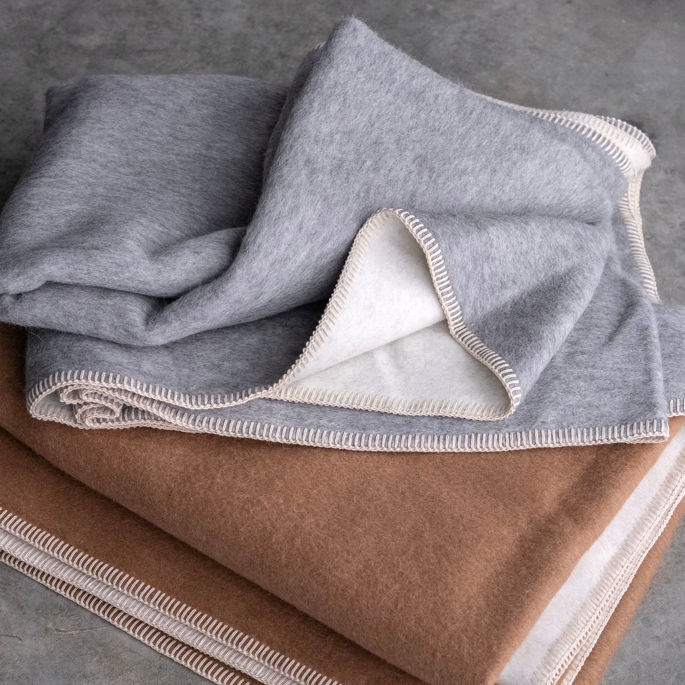 Ultimate Pure Alpaca Luxury Blanket (Twin Size, Sept Delivery)