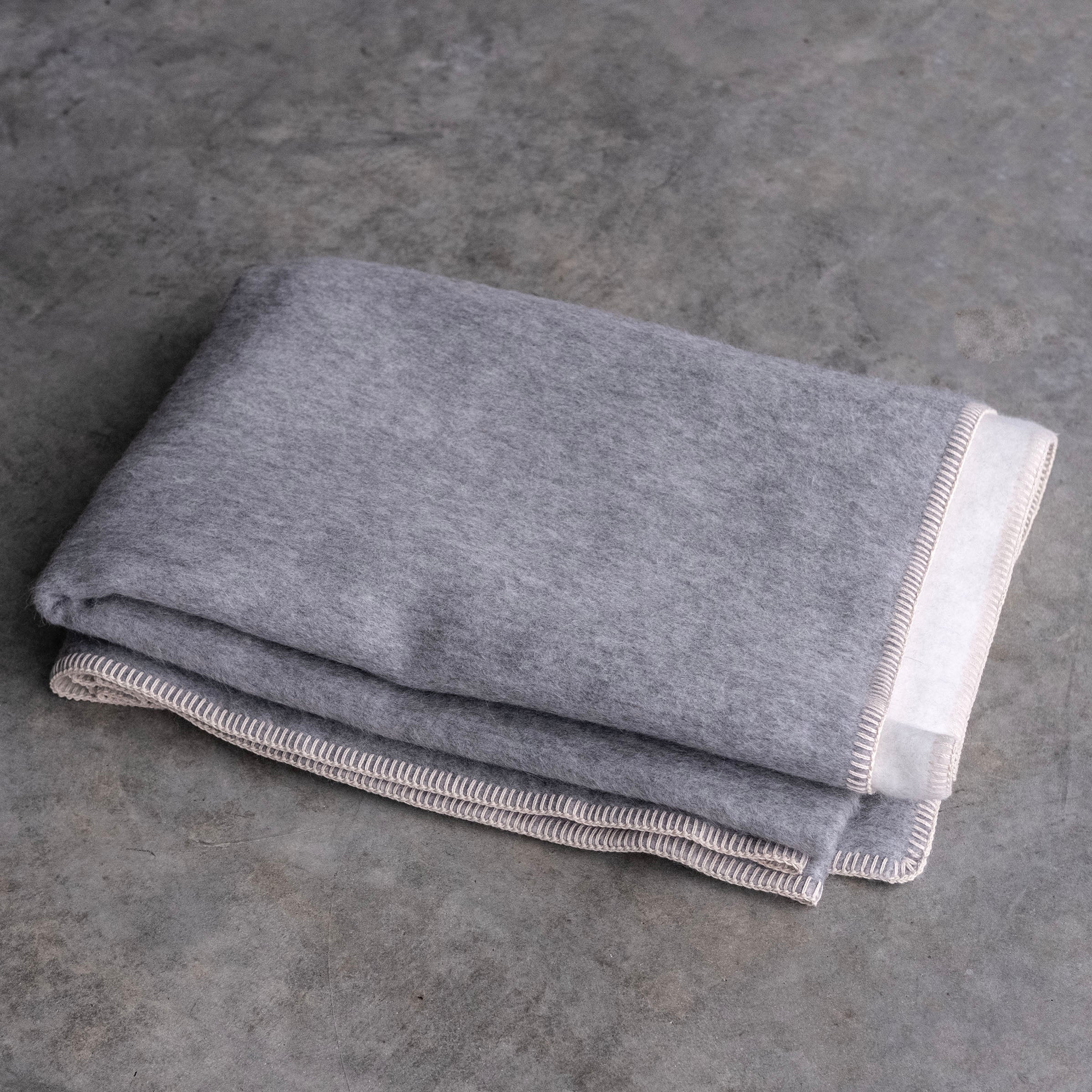 Ultimate Pure Alpaca Luxury Blanket (Twin Size, Sept Delivery)