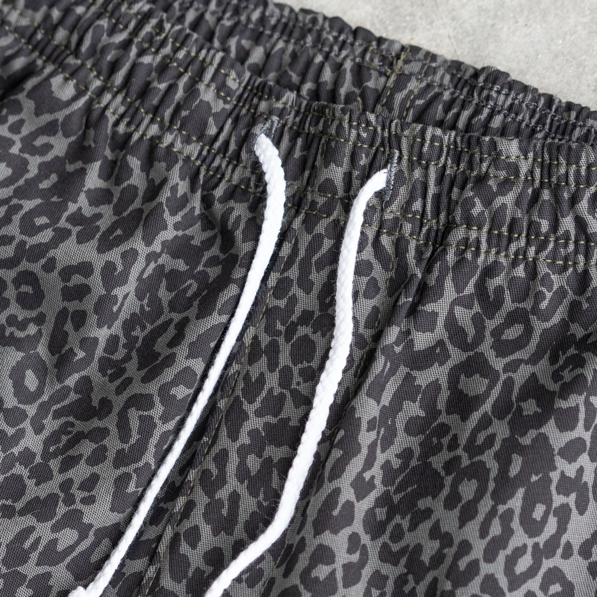 Laidback Short in Graphite Leopard 7oz Twill