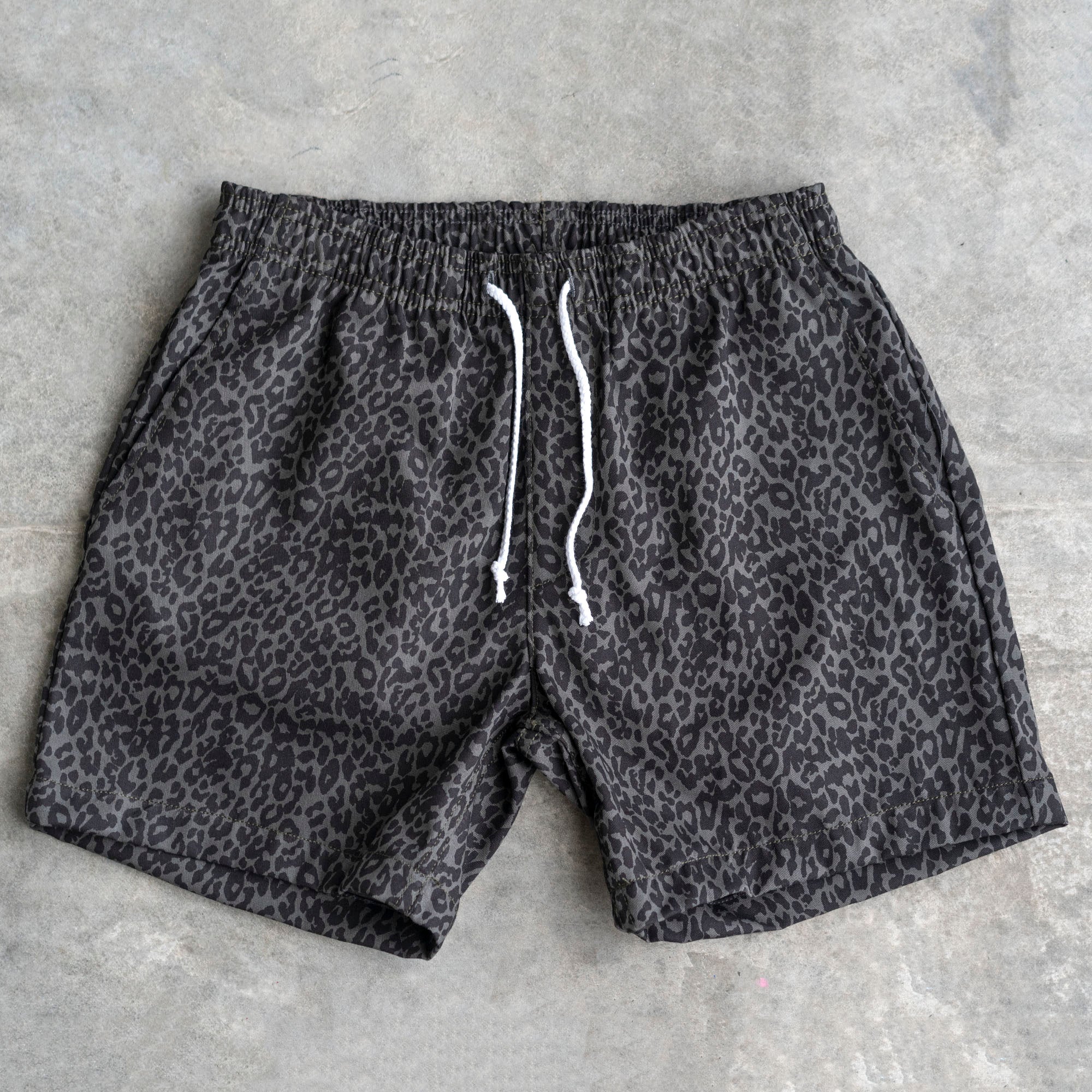 Laidback Short in Graphite Leopard 7oz Twill