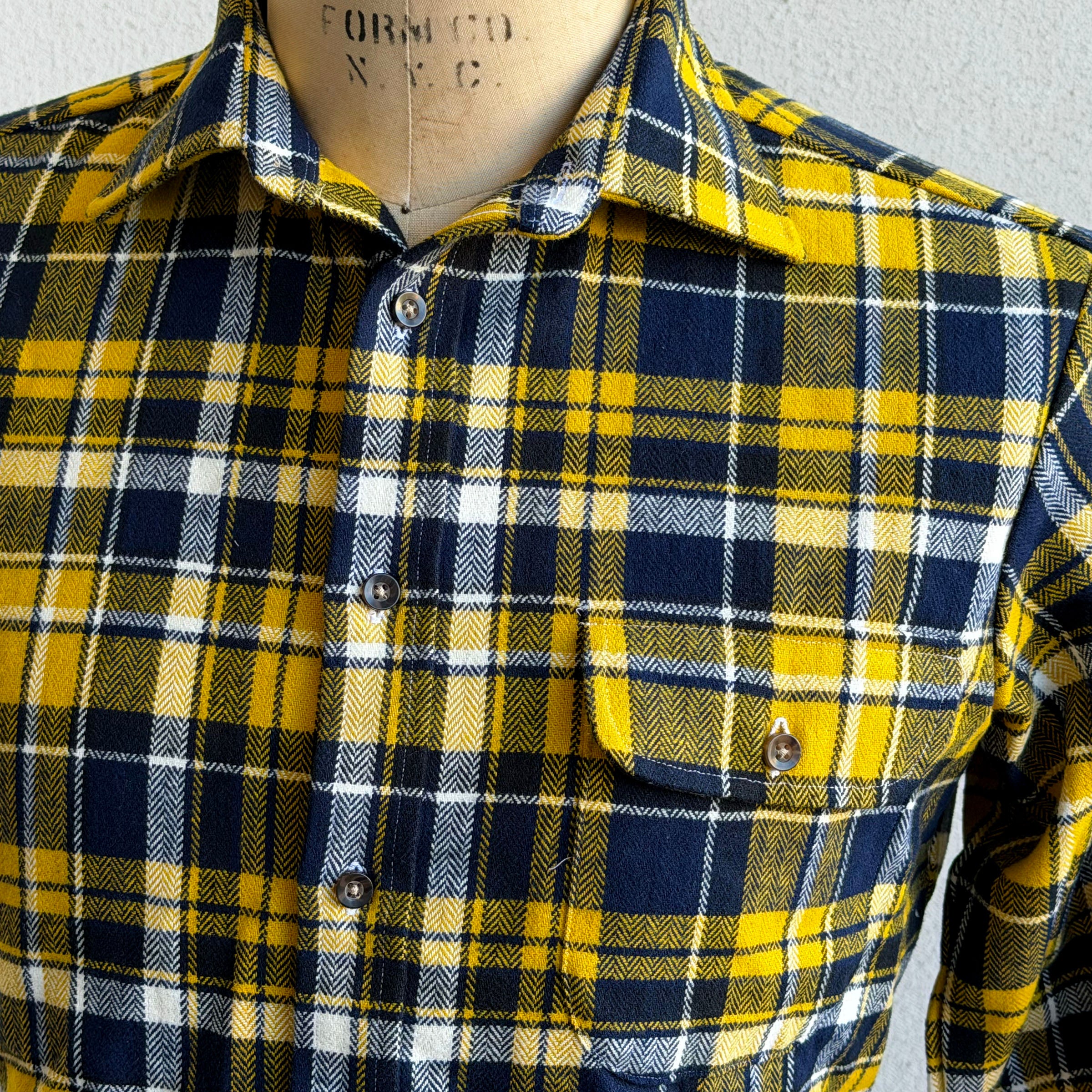 Sample: Individualized Tomorrowland Gold & Black Flannel Shirt Sz Large